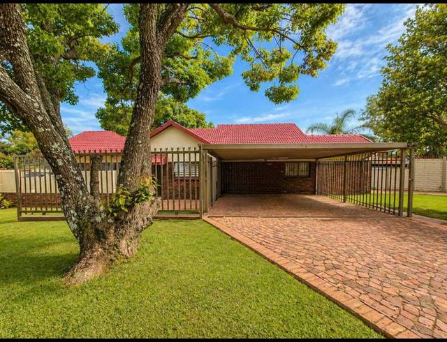 4 BEDROOM HOUSE FOR SALE IN THE REEDS